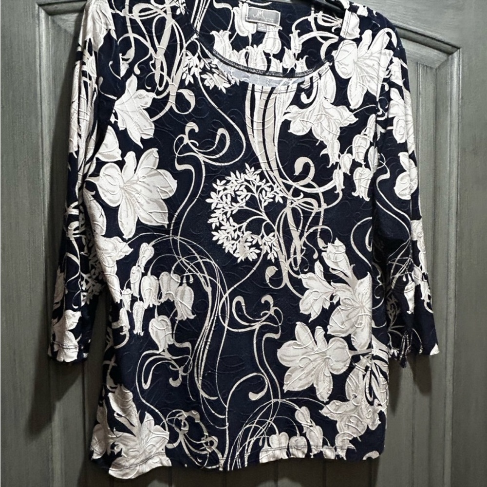 Woman’s Petite XL top